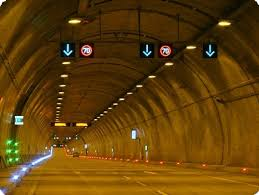  İzmir Büyükşehir Belediyesi, kentin en uzun karayolu tüneli için ilk kazmayı vurdu