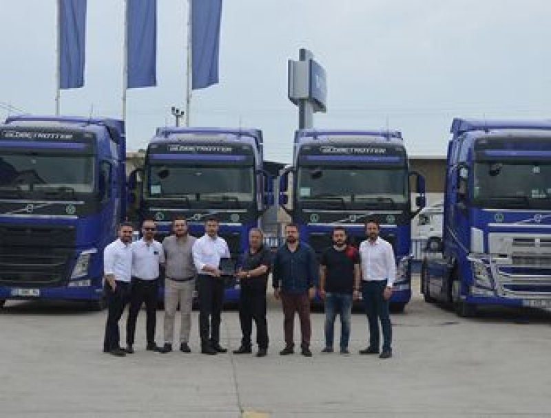 Temsa İş Makinaları,  Oraklar Lojistik firmasına beş adet Volvo Trucks FH460 teslimatı gerçekleştirdi