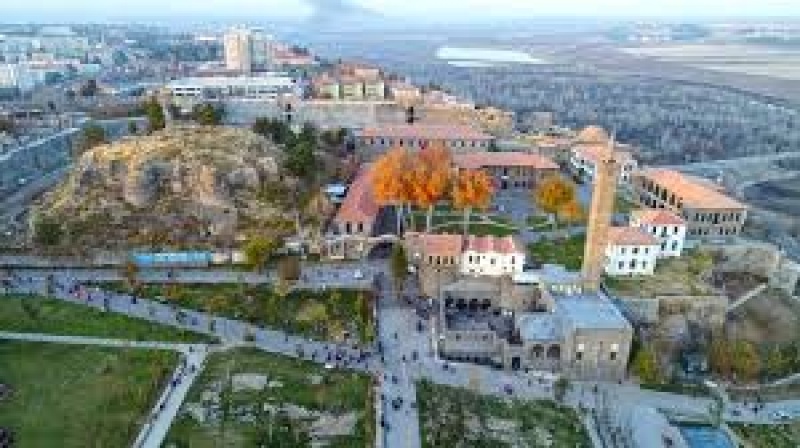 Diyarbakır  Büyükşehir Belediyesi, Çeşitli İmar Yolları ve Merkez İlçe Köy Yolları PMAT, PMT ve BSK Yapımı için Sözleşme İmzaladı


