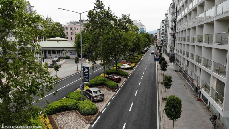 İzmir Büyükşehir Belediyesi 2021 yılında  1,1 milyar liralık yol yatırımı yaptı