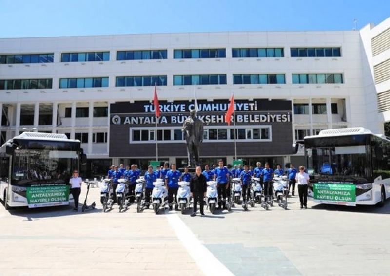 Karsan, Türkiye Pazarında 8 Metre Sınıfındaki ilk Elektrikli Otobüs Teslimatını Antalya'ya Yaptı