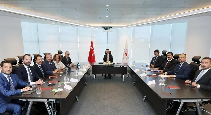 Bakan Bayraktar, Uluslararası Finans Kurumu Temsilcileriyle İş Birliği Fırsatlarını Değerlendirdi